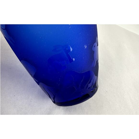 Bud Vase Cobalt Frosted Bunnies Bushes Etched Signed A&E Court Easter - Picture 5 of 7